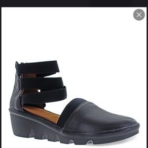 New! Women's Bernie Mev, Sigal Wedge